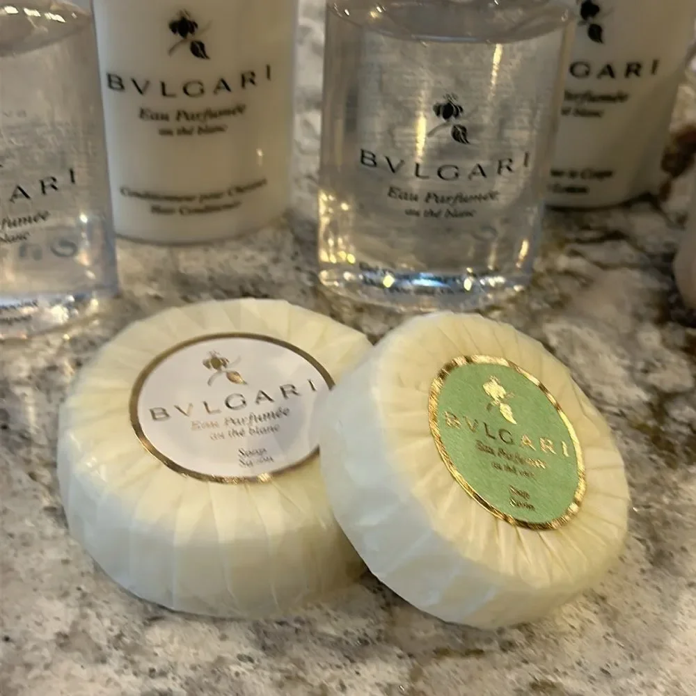 🛁 Bvlgari Hotel Travel Set – Eau Parfumée White Tea + Green Tea – 7-Piece